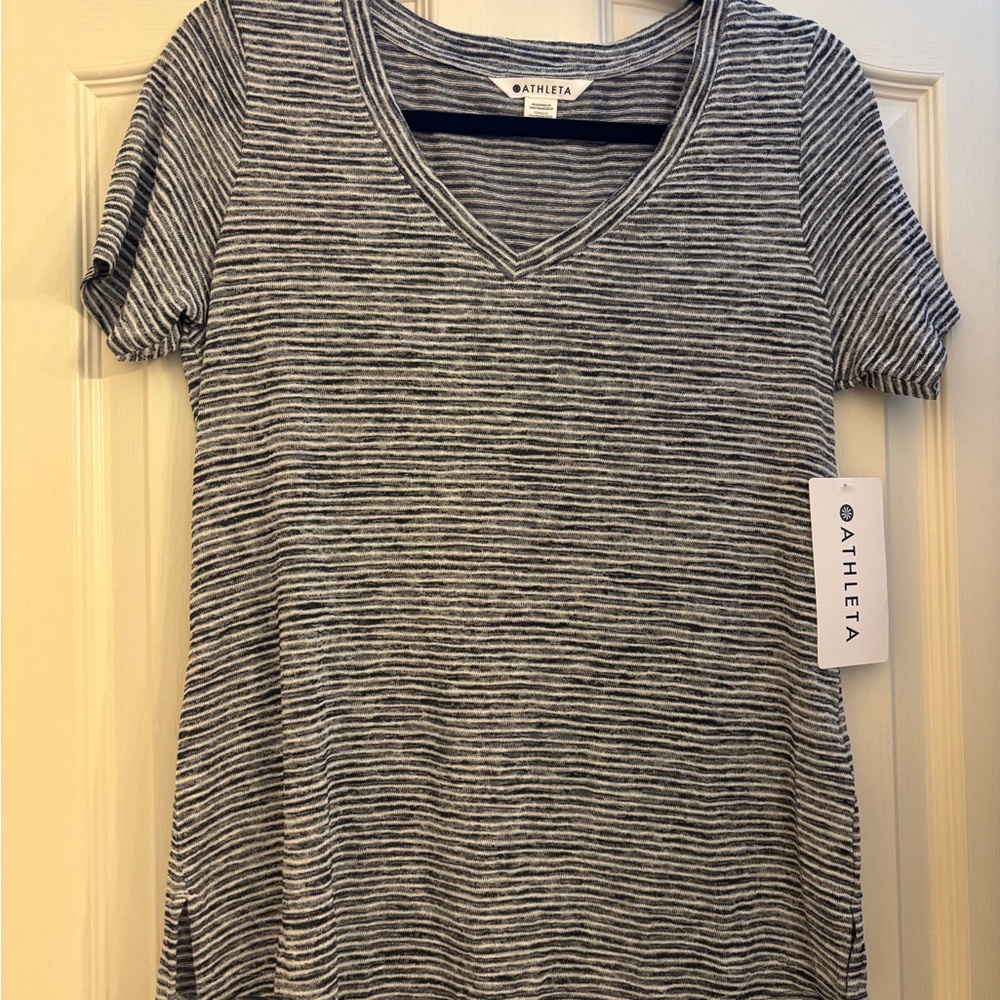 Athleta Gray Fitted Short Sleeve T-Shirt